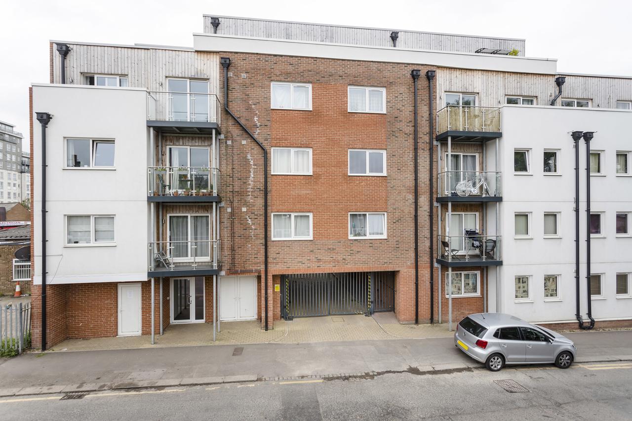 1 Bed Apt Sleeps 4 Лутон Экстерьер фото