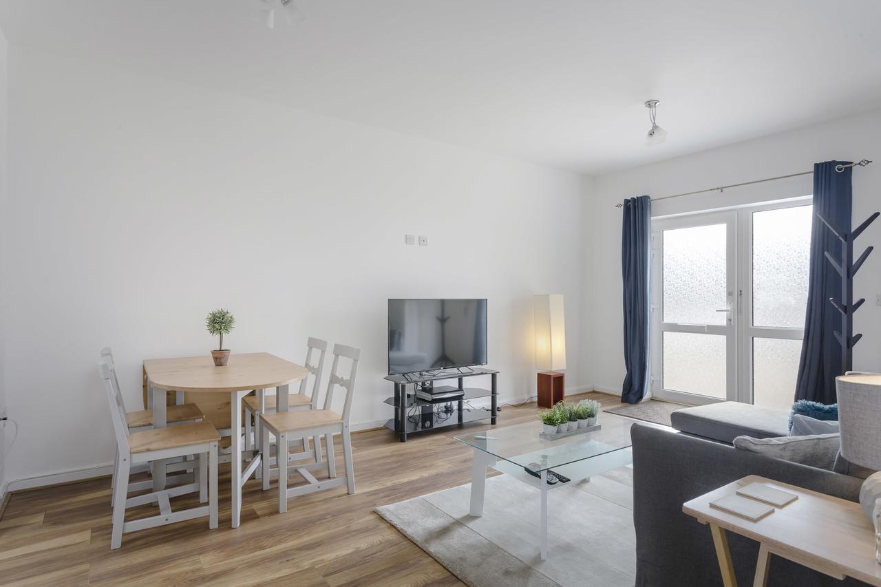 1 Bed Apt Sleeps 4 Лутон Экстерьер фото